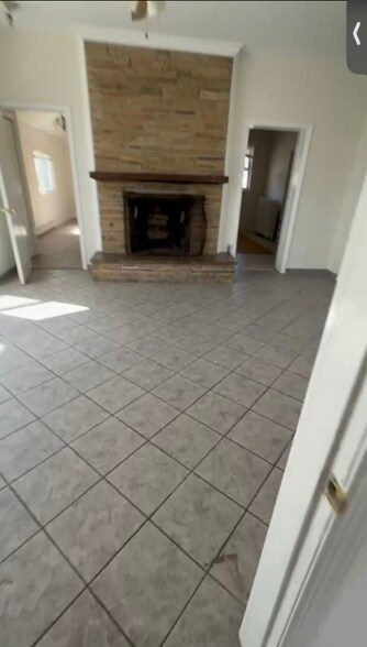 Building Photo - 111 Branchport Ave