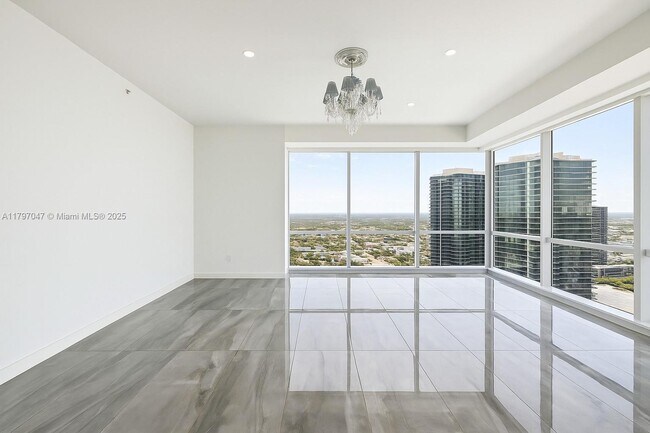 Building Photo - 1425 Brickell Ave