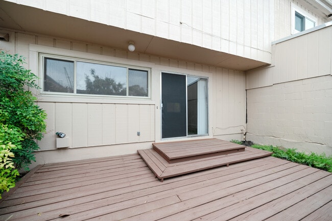 Building Photo - 10958 Crown Park