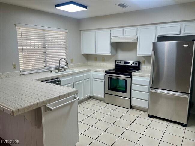 Building Photo - 4535 Brookside Way