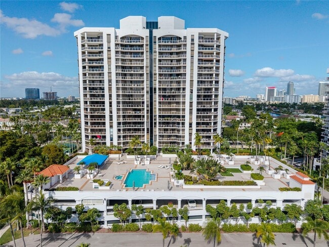 Building Photo - 3598 Yacht Club Dr