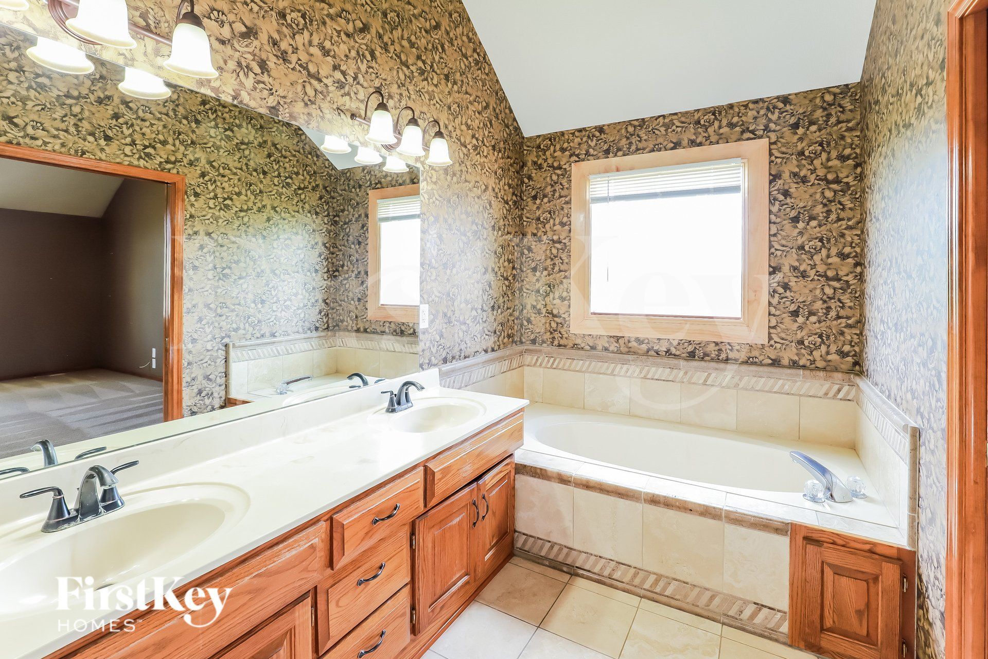 Building Photo - 1824 SW Pinecreek Ct