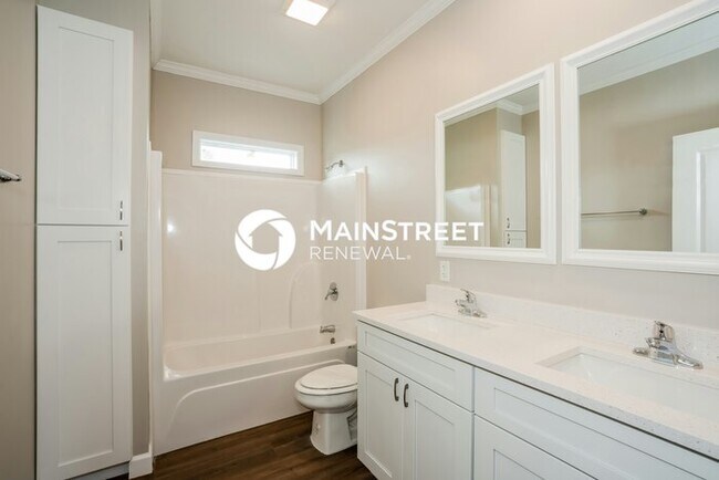 Building Photo - 4 Bedroom Pet-Friendly Home in St. Petersburg, FL with Main Street Renewal