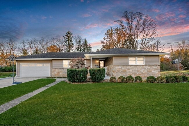 Primary Photo - 670 Killarney Dr