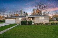 Building Photo - 670 Killarney Dr