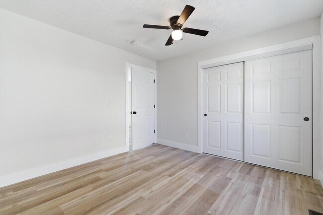 Building Photo - 144 N Quentin Ave