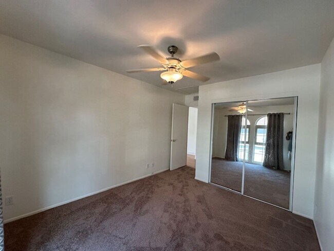 Building Photo - Westlake Village Upper Unit in Village Gre...