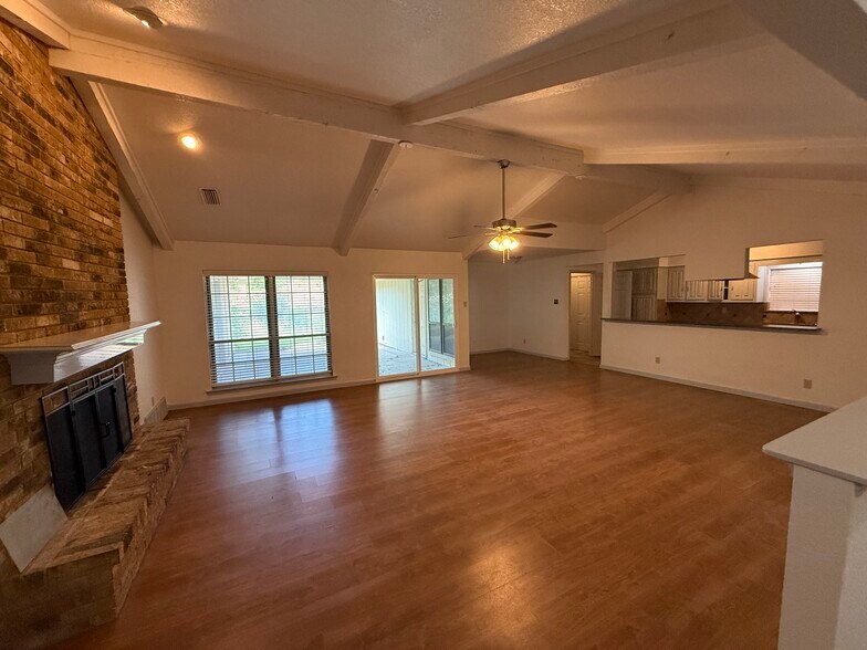 Building Photo - 254 Linda Ln
