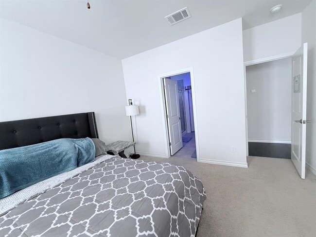 Building Photo - 204 Caisson Trl