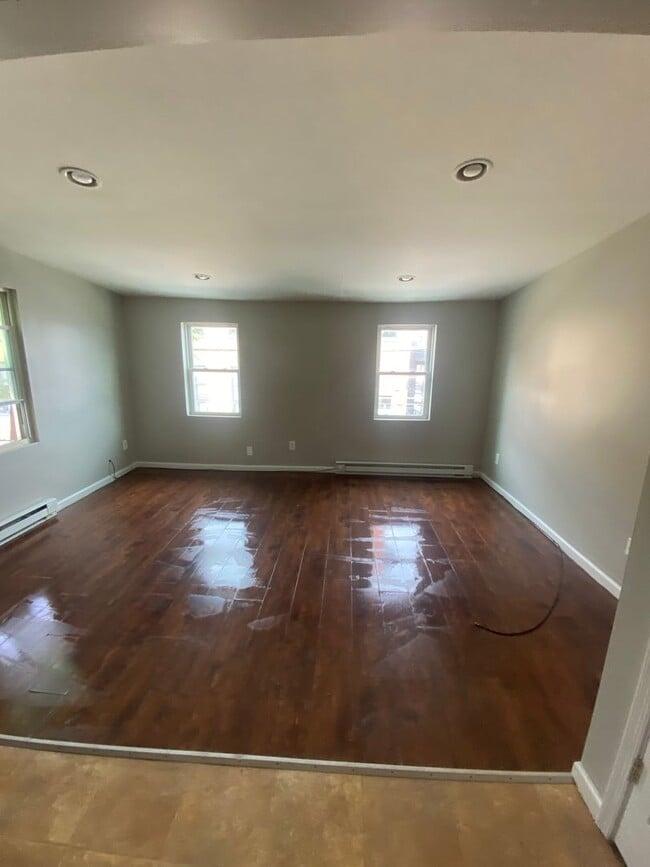 Building Photo - 1836 E Atlantic St