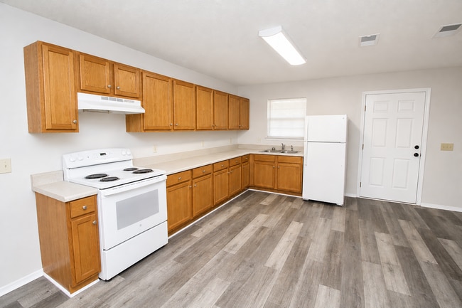Building Photo - 3BR Cottage-Style Home in Milton with LVP Flooring, Partially Fenced Yard & Convenient Location N...