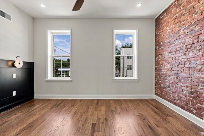 Building Photo - 2409 N 33rd St