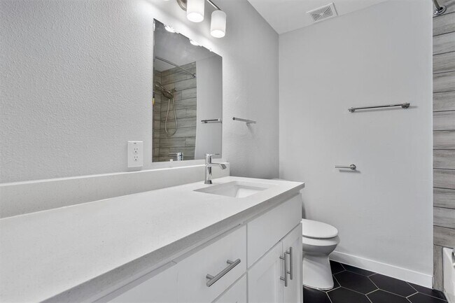Building Photo - 3810 Southway Dr