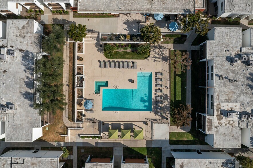 Primary Photo - Arrive Laurie Lane