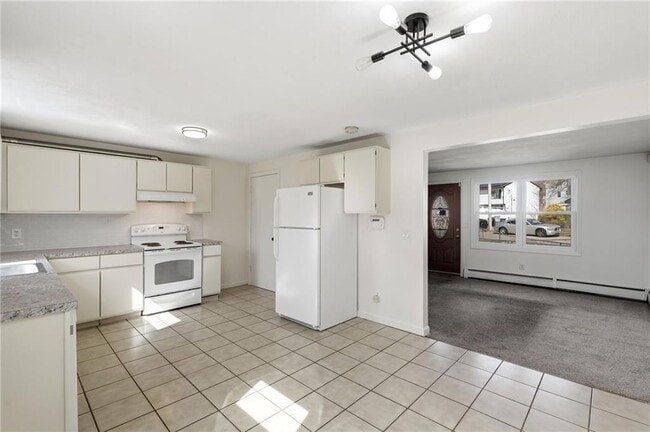 Building Photo - 10 Henry St