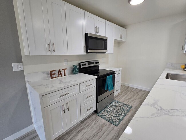 Building Photo - Upgraded Downstairs One Bedroom Unit in Orange