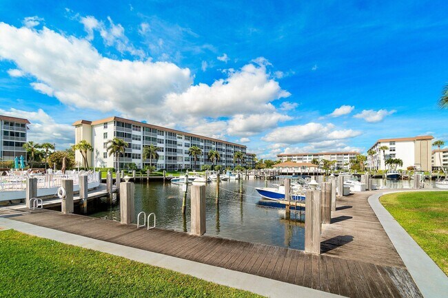 Building Photo - 931 Gardenia Dr