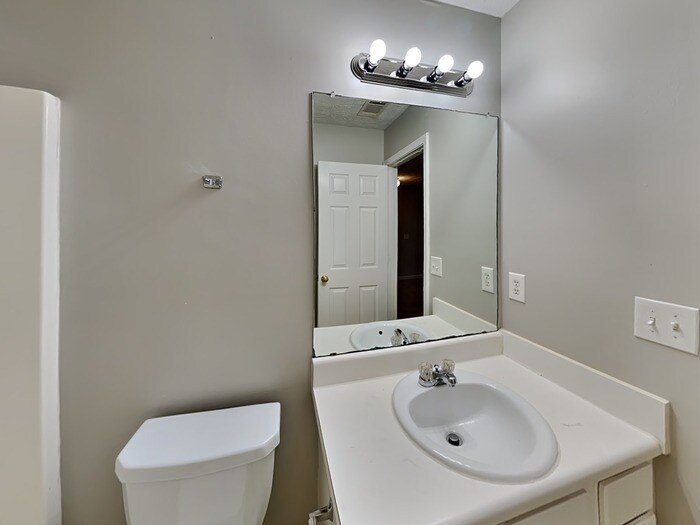 Building Photo - 4105 Robin Cir