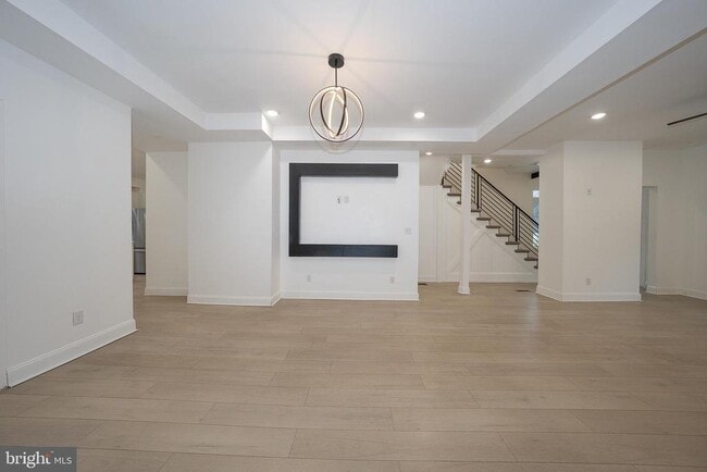 Building Photo - 622 Spring Ave