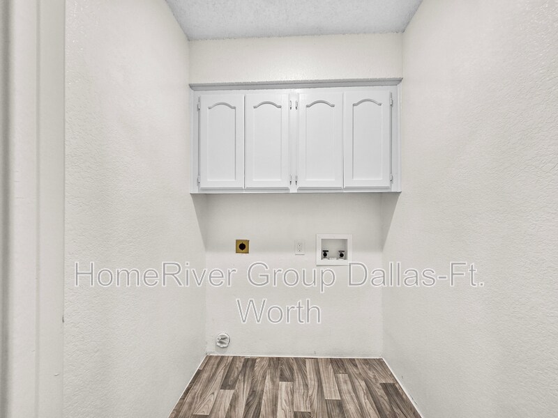 Building Photo - 6636 Valley View Dr