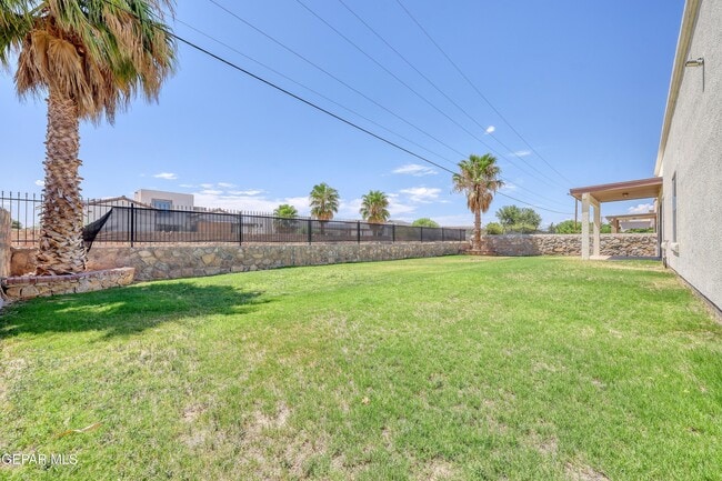 Building Photo - 5601 Valley Maple Dr