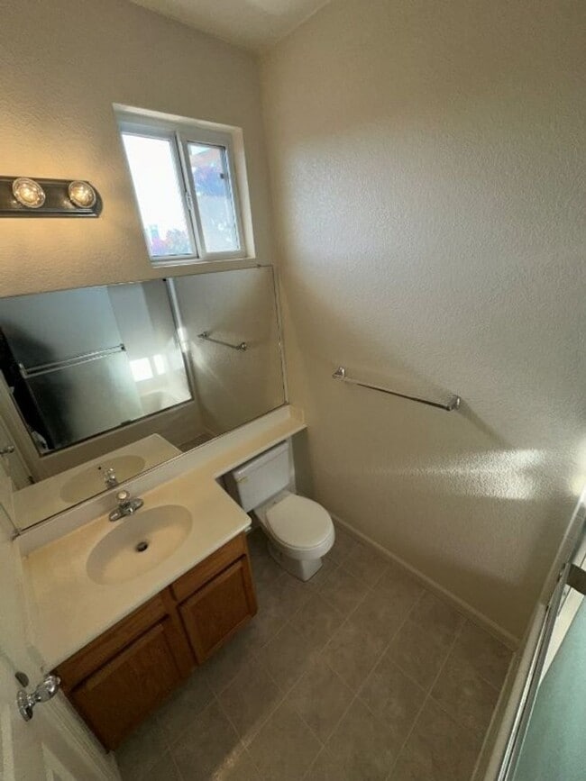 Building Photo - Nor Cal Realty, Inc. - 2 bedroom, 2.5 bath townhouse with 2 car garage