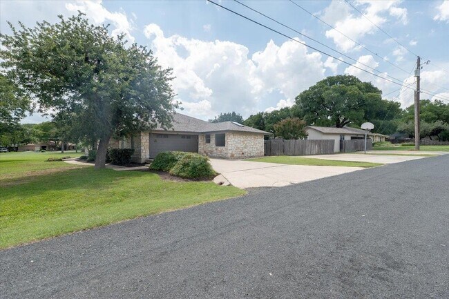 Building Photo - 300 Las Plumas Dr