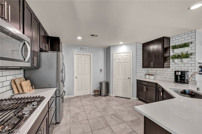 Building Photo - 10283 Massachusetts Ln