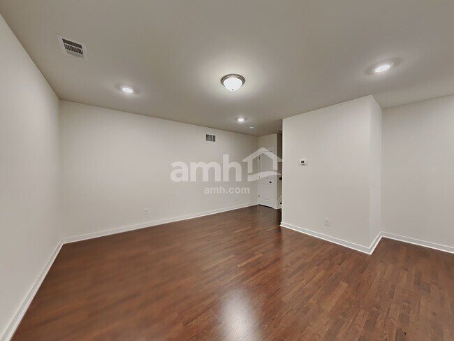 Building Photo - 88 Landsdown Xing