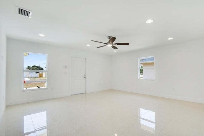 Building Photo - 121 Swain Blvd