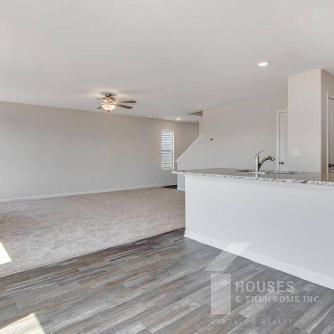 Building Photo - 3006 Wingadee Dr