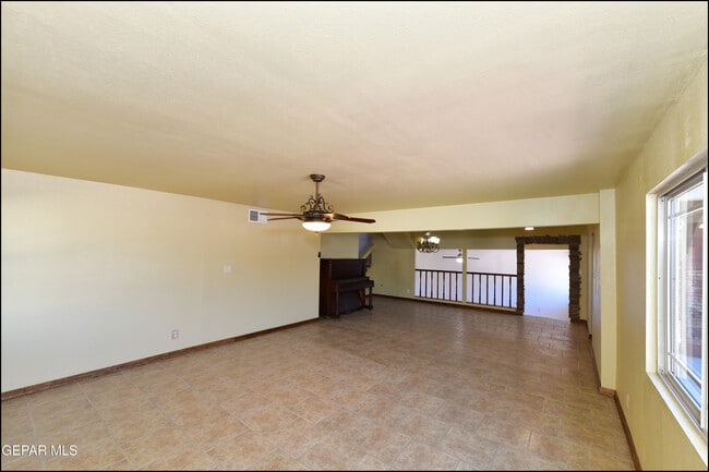 Building Photo - 908 Bolivia St