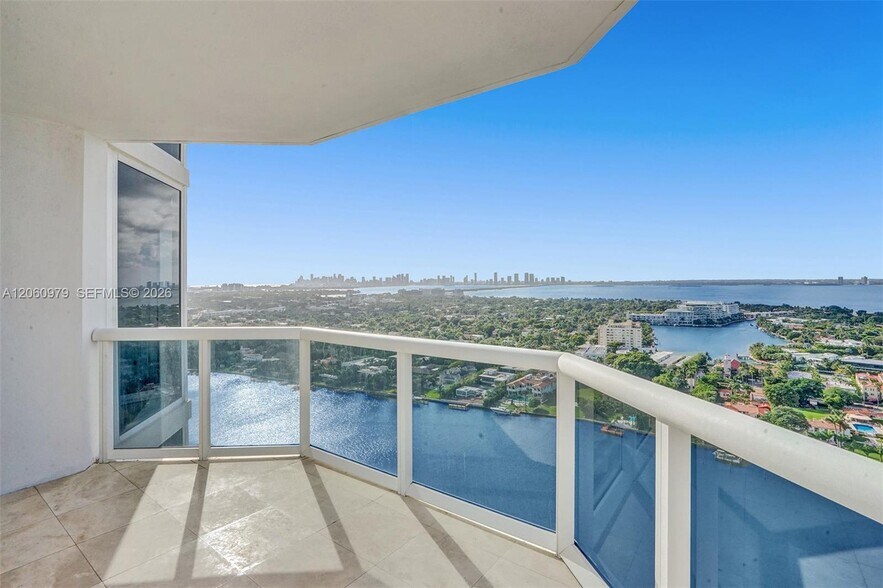 Building Photo - 4775 Collins Ave