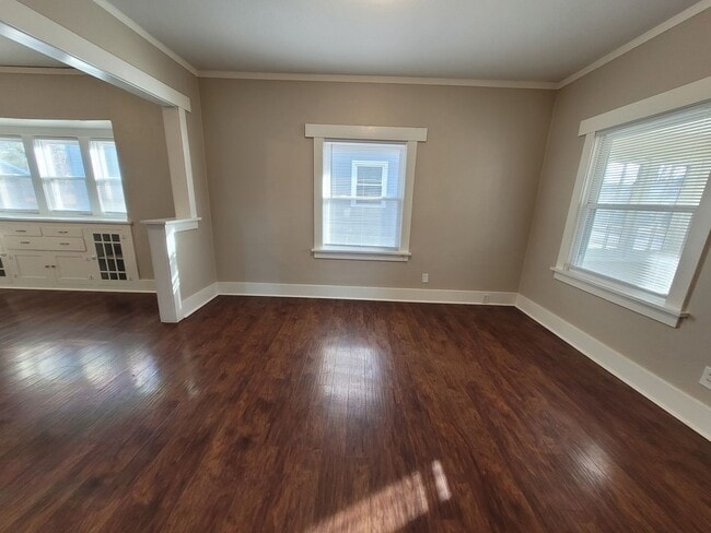 Building Photo - 2 Bedroom, 1 Bathroom Home with Detached Garage!