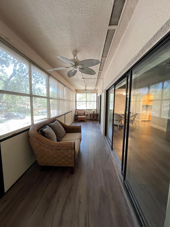 Building Photo - 1660 12 Oaks Way