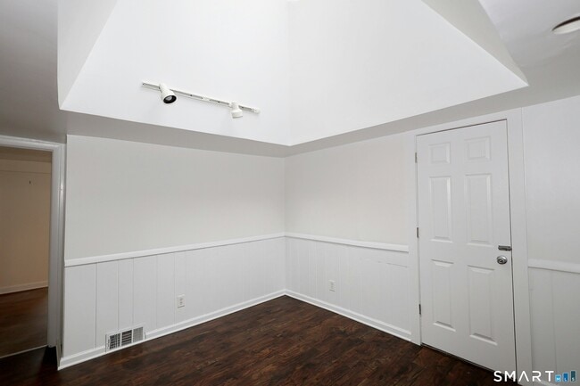 Building Photo - 121 Westport Rd