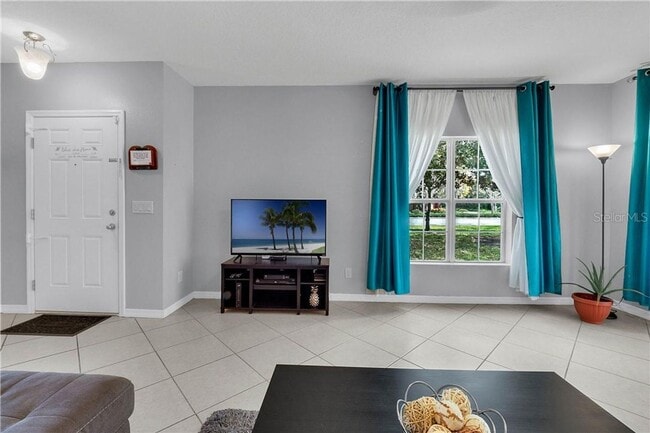 Building Photo - MOVE IN SPECIAL!!! Half A  MONTHS RENT!!!!...