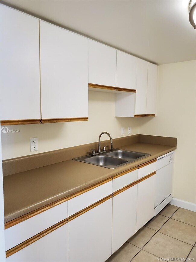 Building Photo - 915 NW 1st Ave