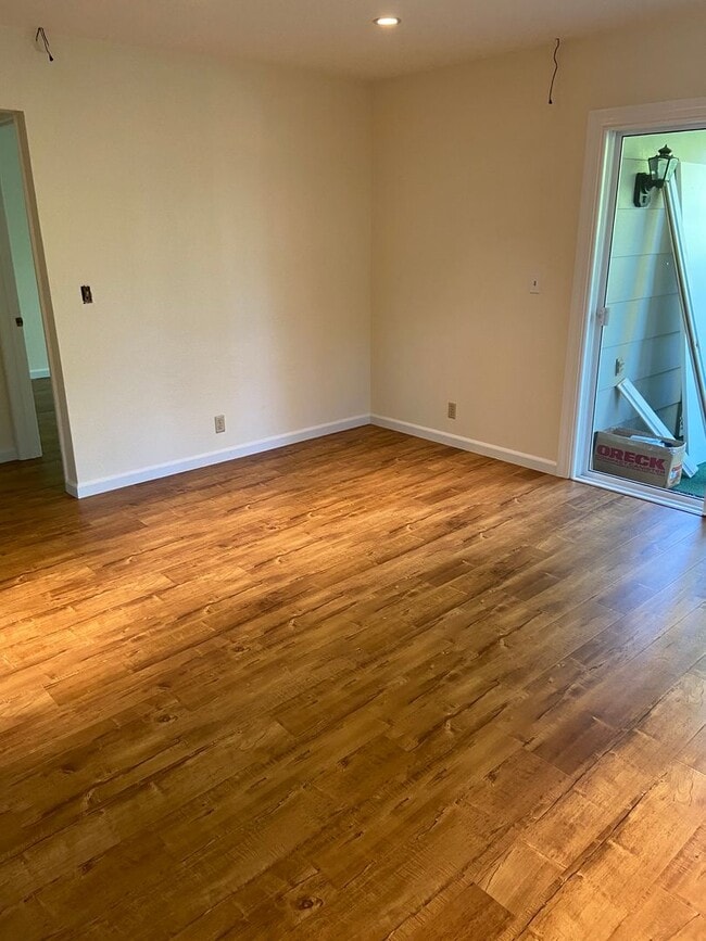 Building Photo - Beautifully Updated 2-bedroom 2 bath Condo...