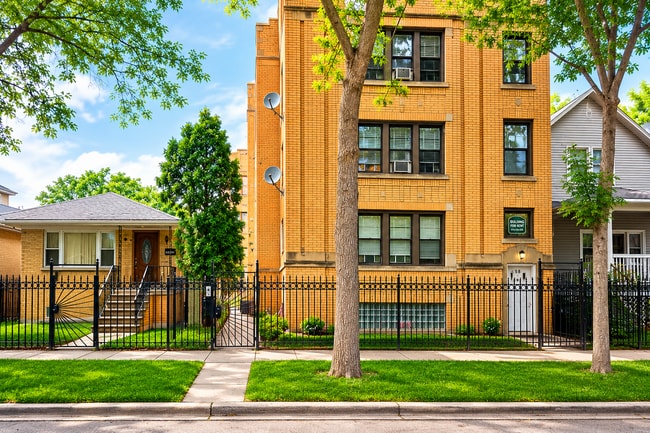Building Photo - 3560 W Cortland St