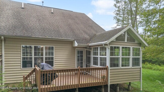 Building Photo - 32 Pine Tree Dr