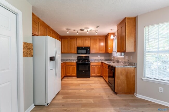 Building Photo - 113 Grey Fawn Trail