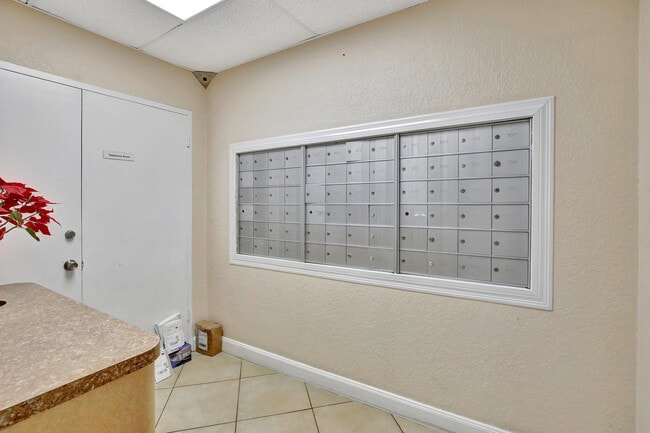 Building Photo - 2555 NE 11th St