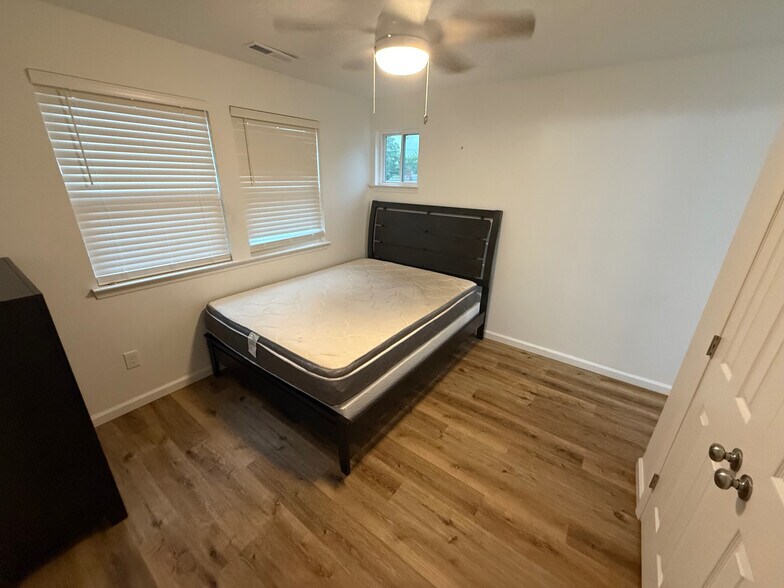 Building Photo - Room in Duplex on S Alston Ave