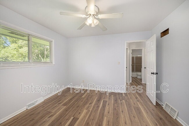 Building Photo - 4200 N Askew Ave