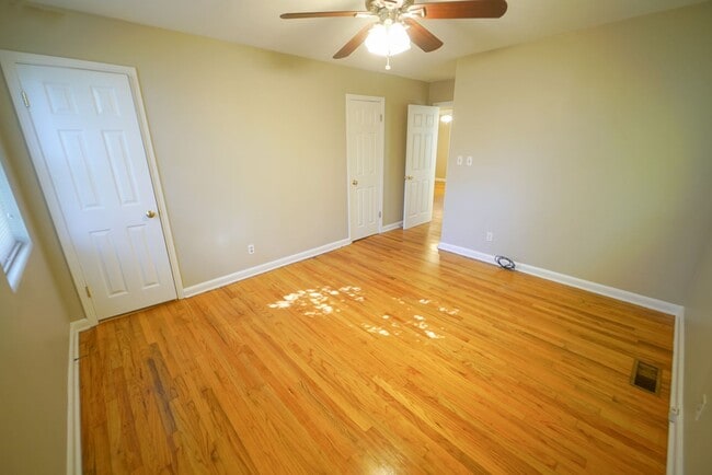 Building Photo - Cozy 3/2 Single Family Home