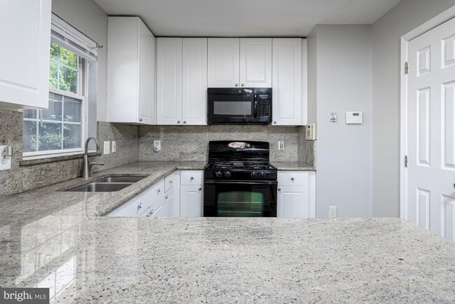 Building Photo - 105 Brenwick Ct