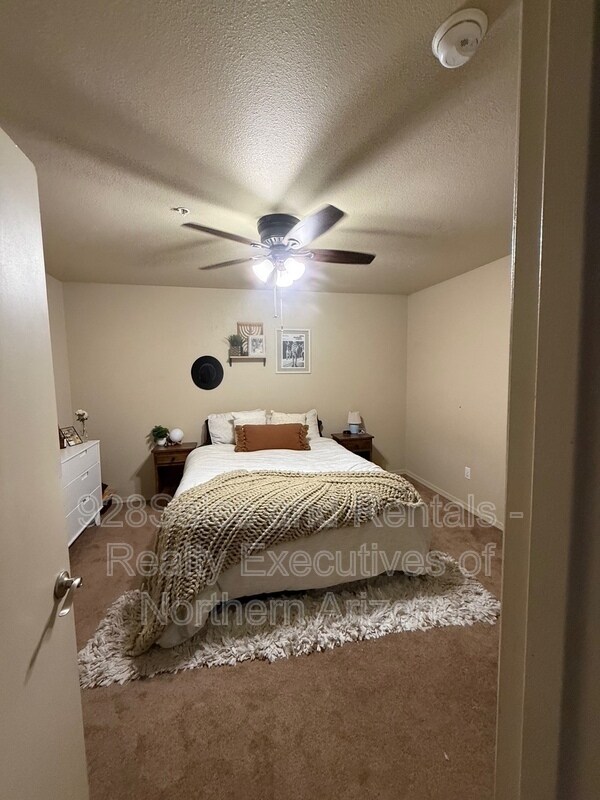 Building Photo - 1385 W University Ave