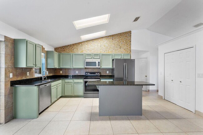 Building Photo - 655 SE Ron Rico Terrace