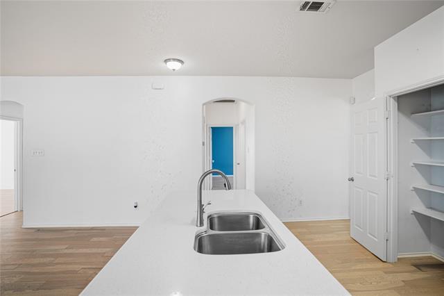 Building Photo - 1938 Castaway Dr